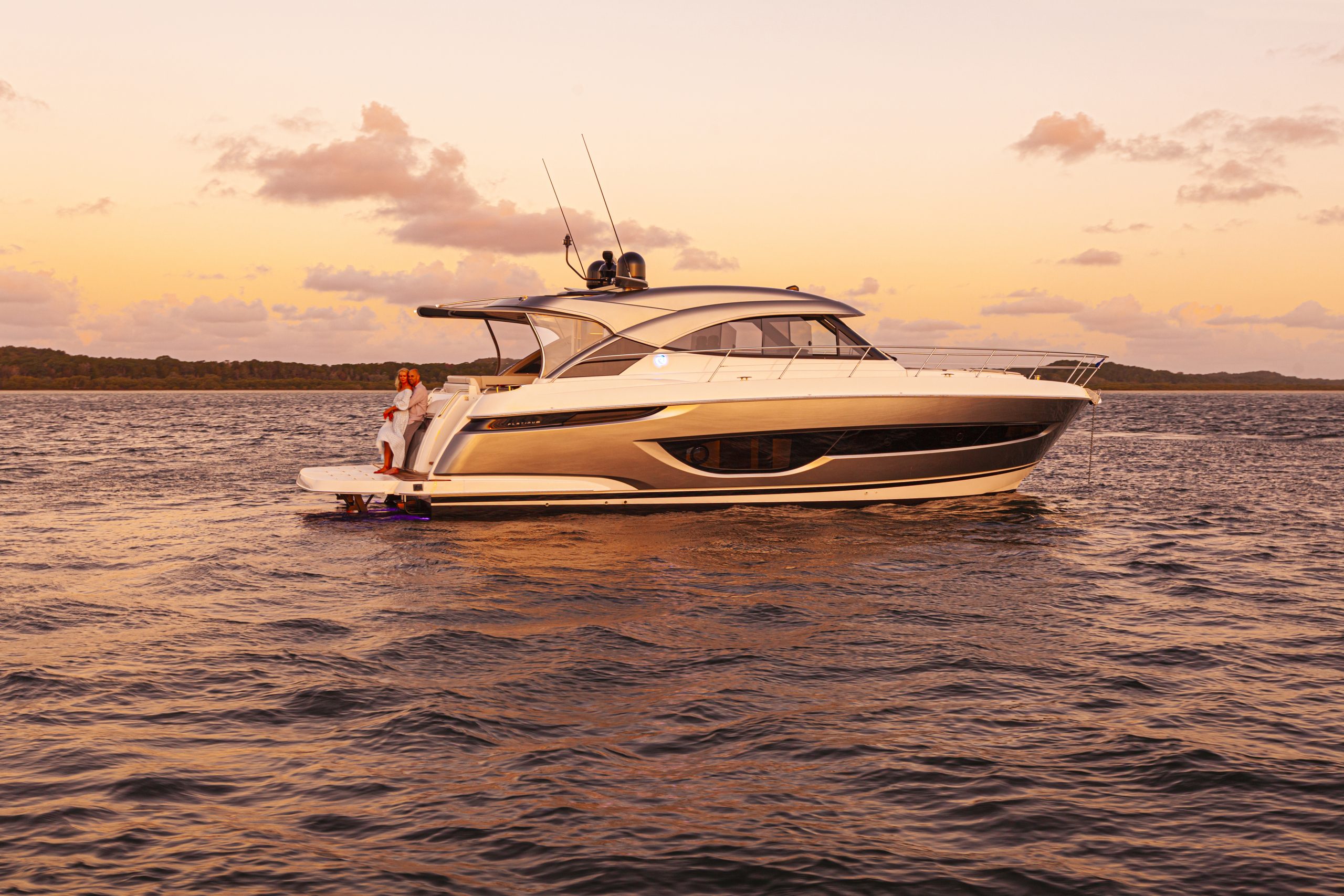 Riviera 4600 Sport Yacht Platinum Edition Sunset 08